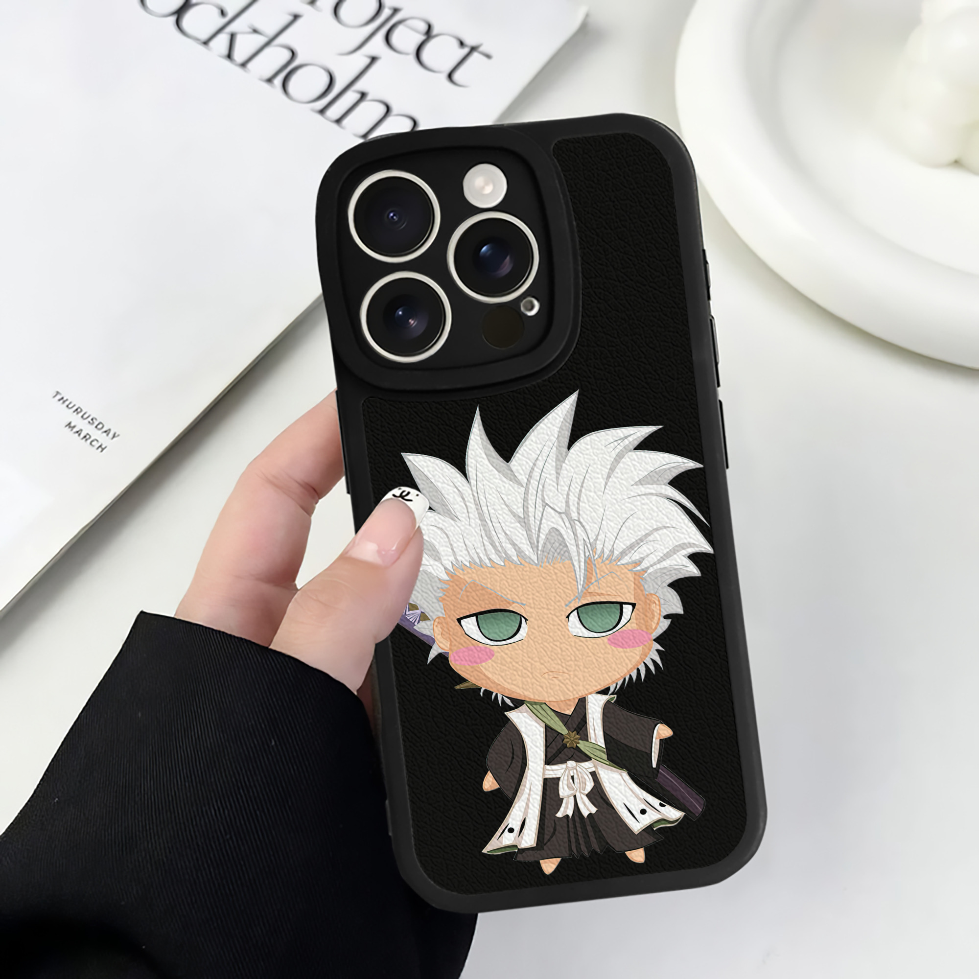 （画像用） ブリーチ 日番谷冬獅郎（ひつがや とうしろう） BLEACH Hitsugaya Toushirou 【iPhone 16シリーズ対応】シリコンスマホケース（レザー調） 材質：シリコン